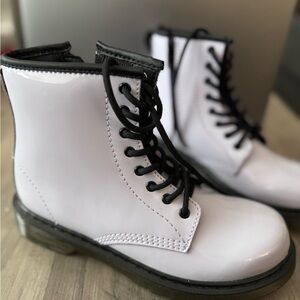 Dr Martens Delaney Pale Purple Boots